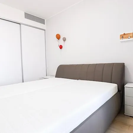 Apartment -sky House-domuses Apartments- Luxurious With Parking